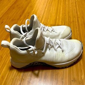 NIKE - WMNS METCON FLYKNIT